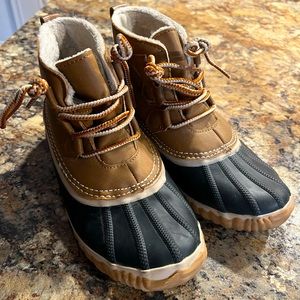 Women’s fleece lined duck boots